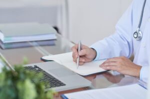 Read more about the article 고지혈증 증상과 자가진단법 및 치명적인 합병증 관리 가이드